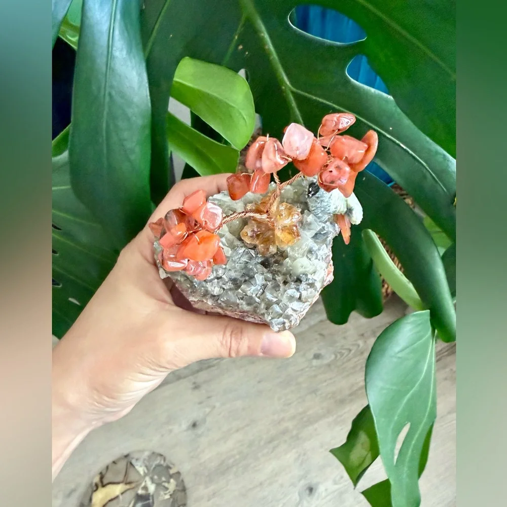 Parrot carving on calcite